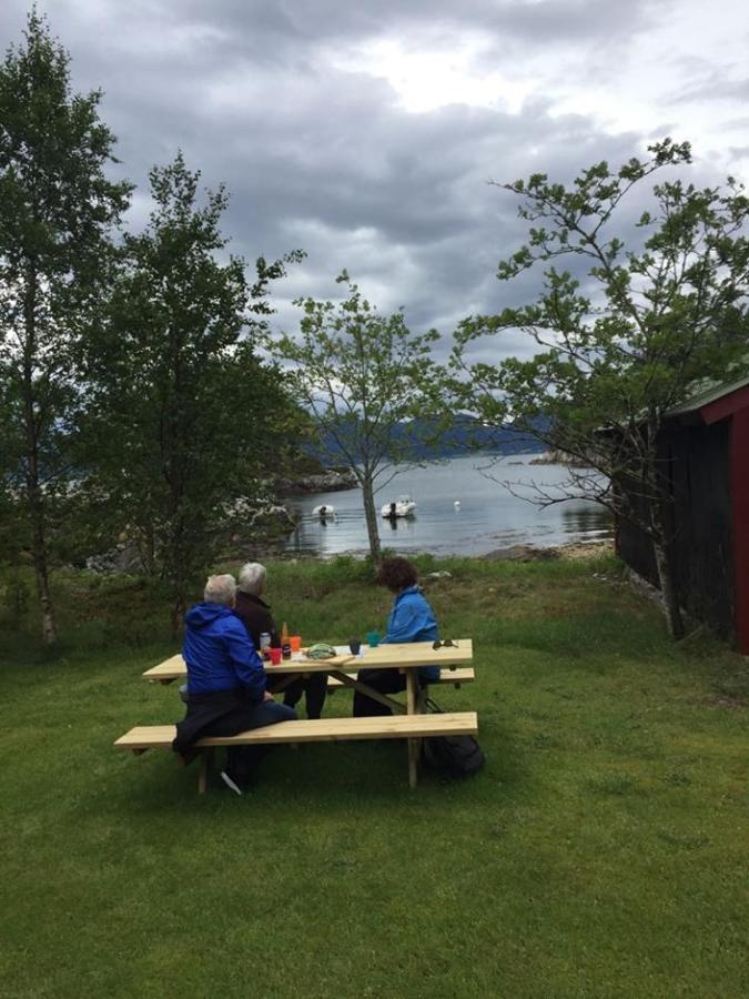Waerholmen Appartement Lavik  Buitenkant foto
