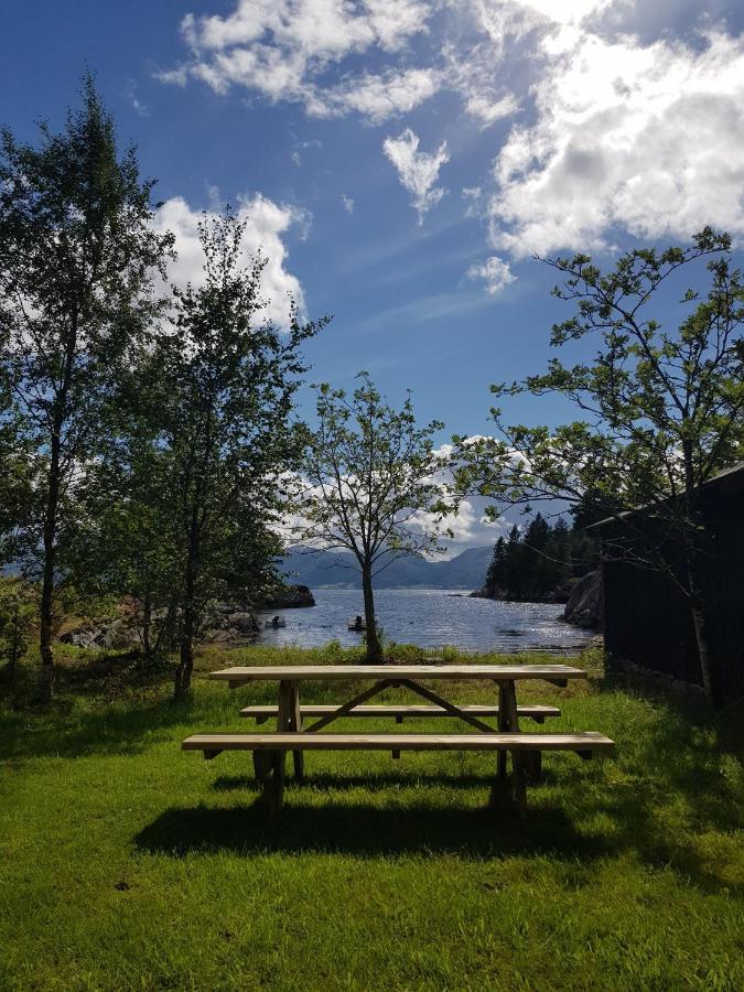 Waerholmen Appartement Lavik  Buitenkant foto