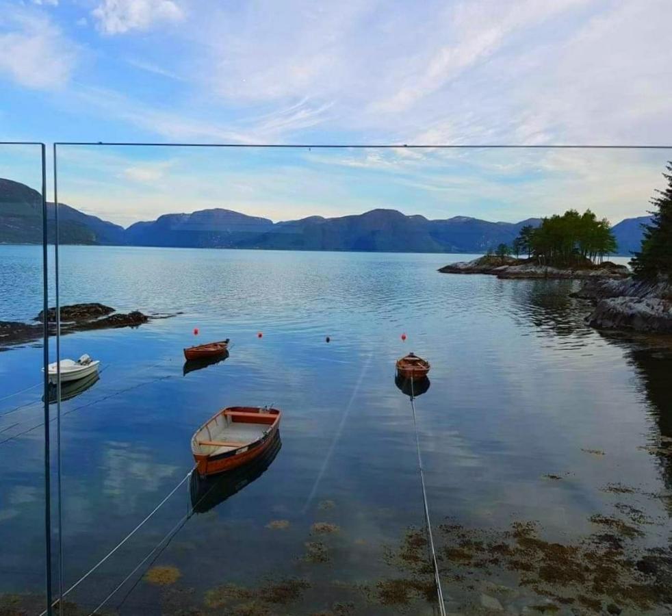Waerholmen Appartement Lavik  Buitenkant foto
